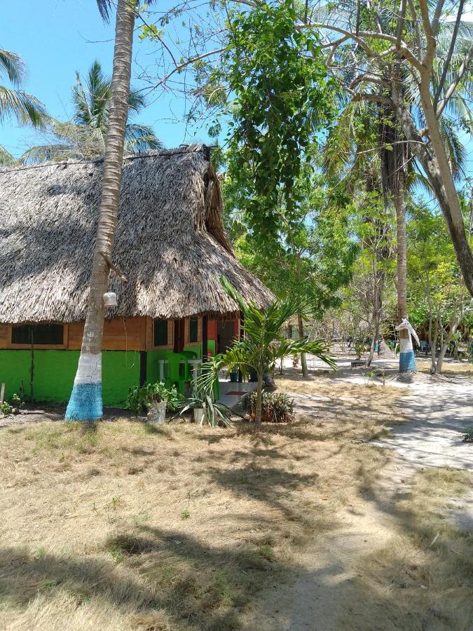 Eco Hostal Los Cocos Isla Grande  Exterior photo