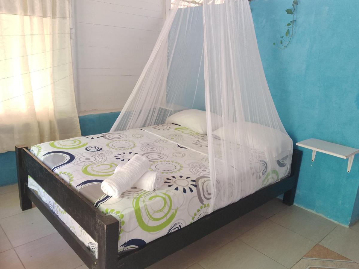 Eco Hostal Los Cocos Isla Grande  Exterior photo